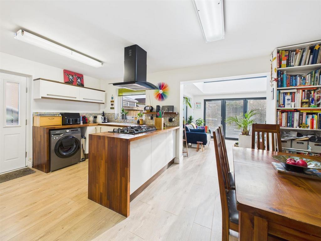 Open plan kitchen/diner: