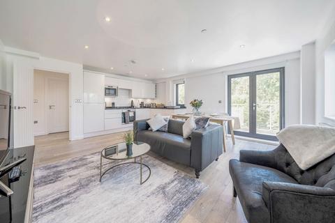 2 bedroom flat to rent, South Street, Epsom, KT18