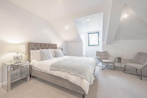 2 bedroom flat to rent, South Street, Epsom, KT18