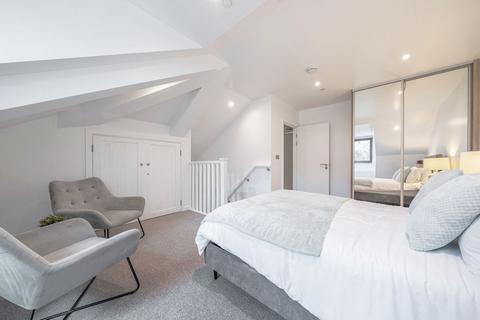 2 bedroom flat to rent, South Street, Epsom, KT18