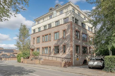 2 bedroom flat to rent, South Street, Epsom, KT18