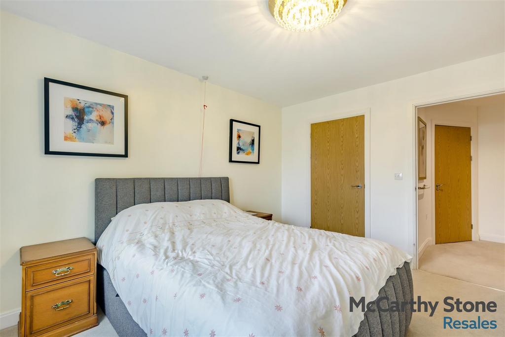 8675726-interior18.jpg
