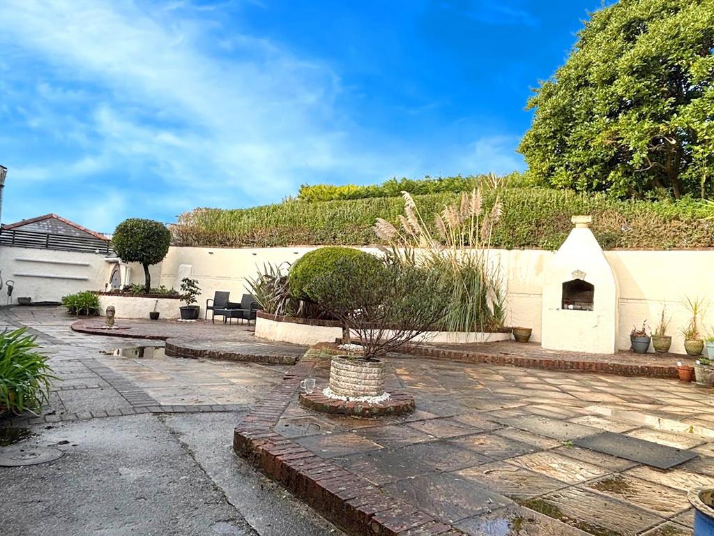 PATIO 2.jpg