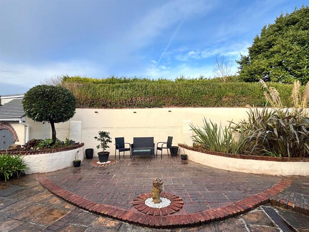 PATIO.jpg