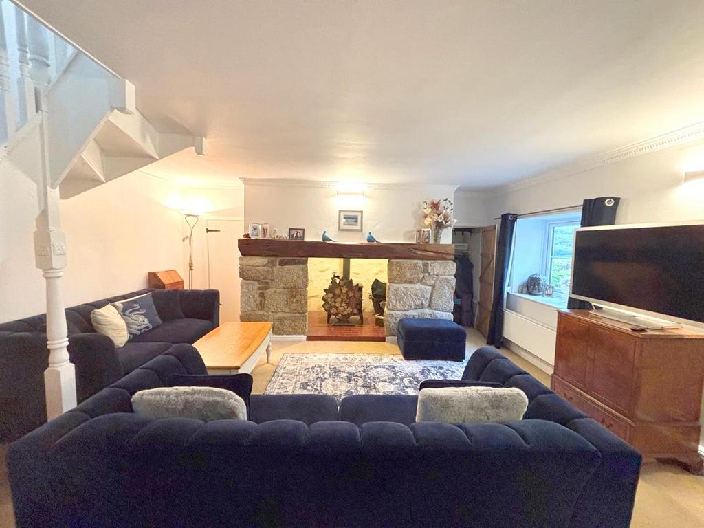 LOUNGE 4.jpg