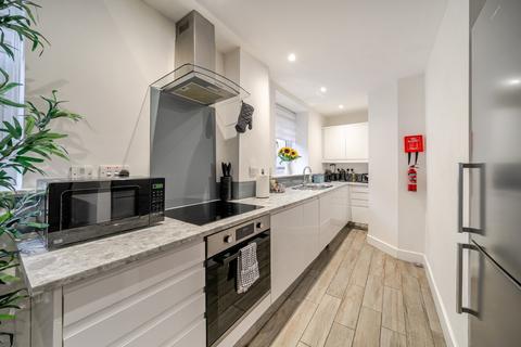 1 bedroom flat for sale, West Street, Farnham, Surrey, GU9