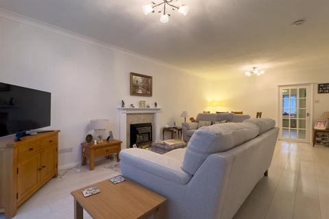 2 bedroom apartment for sale, Tatton Court, King Street, WA16