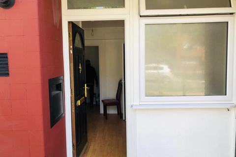 undefined, Salmon Lane, London E14