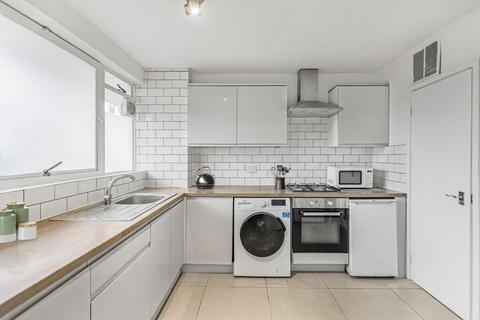 3 bedroom flat for sale, Carlton Drive, London SW15