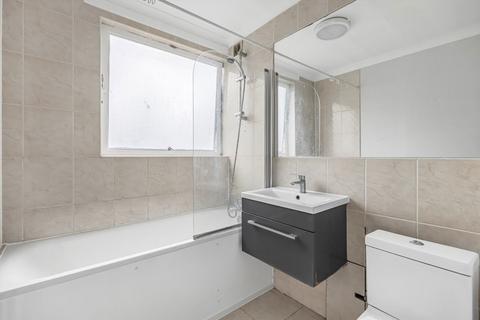 3 bedroom flat for sale, Carlton Drive, London SW15