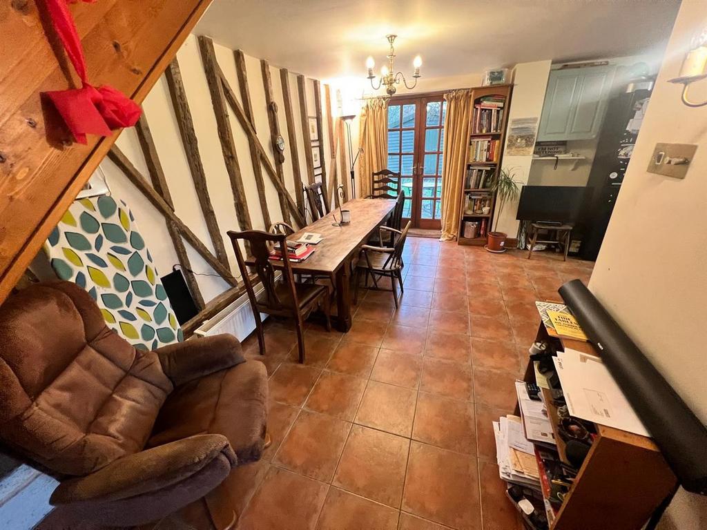 Kitchen 2.jpg