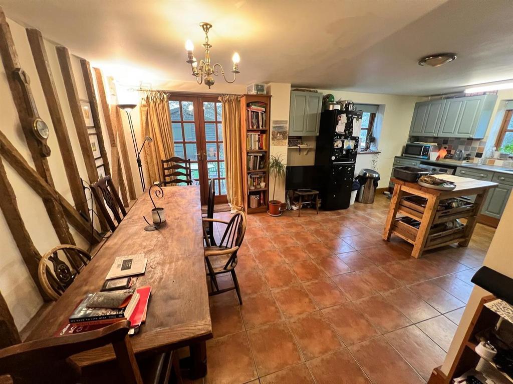 Kitchen 4.jpg