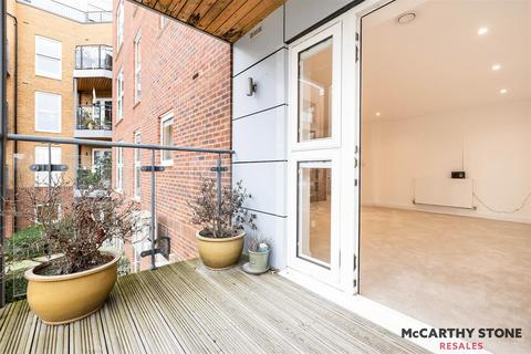 2 bedroom apartment for sale, Studio Way, Borehamwood