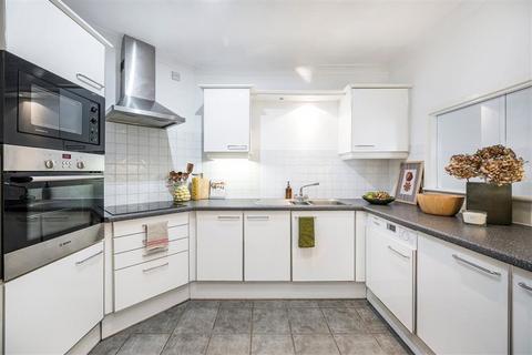 1 bedroom flat to rent, Chatfield Road, London SW11
