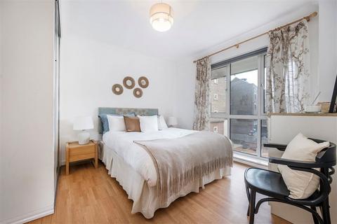 1 bedroom flat to rent, Chatfield Road, London SW11