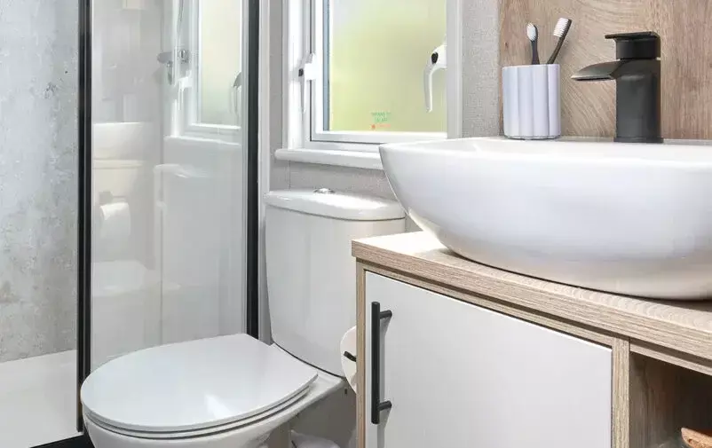 Abi Beverley Bathroom Rt Web 802x505 F50 50