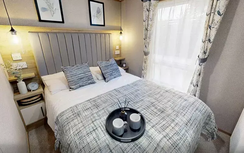 Mainbedroom Web 802x505 F50 50