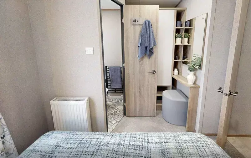 Mainbedroom Alt Web 802x505 F50 50