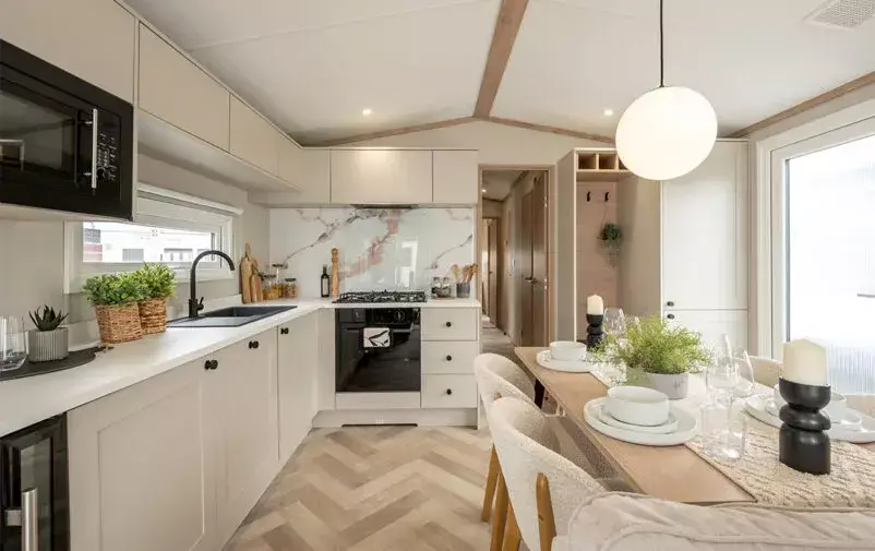 Dmc 200825 Victory 41 Web 1 802x505 F50 50