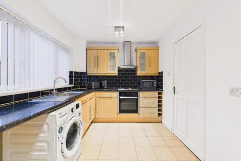 3 bedroom end of terrace house for sale, Tilbury Road, Hull