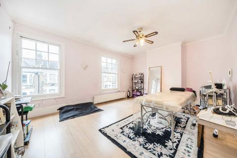 2 bedroom terraced house for sale, Percy Road, London N12