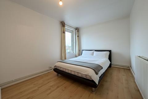 undefined, Hilton Close, Uxbridge, UB8
