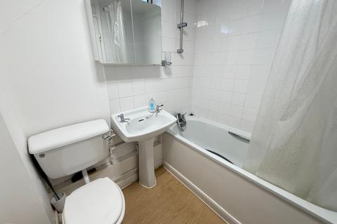 undefined, Hilton Close, Uxbridge, UB8