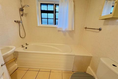 1 bedroom terraced bungalow to rent, Woodcote Cottages, Littlehampton BN17