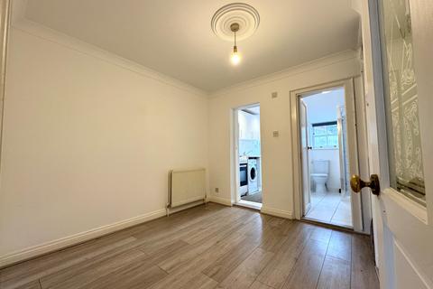 2 bedroom terraced house to rent, Anchor Street, Chelmsford, CM2 0JY