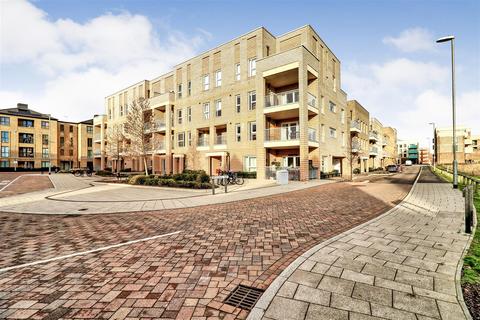 3 bedroom flat to rent, Falmouth Avenue, Cambridge