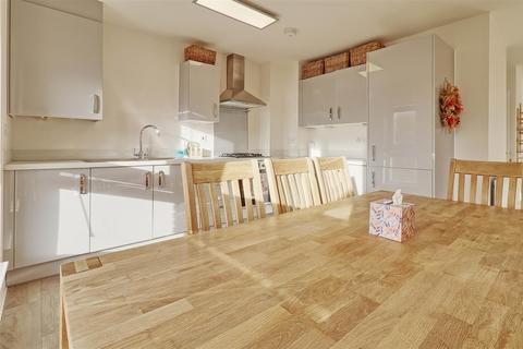 3 bedroom flat to rent, Falmouth Avenue, Cambridge