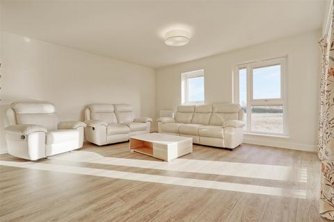 3 bedroom flat to rent, Falmouth Avenue, Cambridge