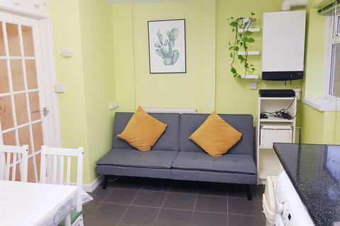 4 bedroom terraced house to rent, Rachel Gardens, Selly Oak, Birmingham