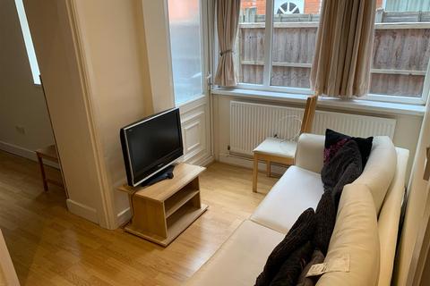 5 bedroom semi-detached house to rent, Raddlebarn Road, Selly Oak, Birmingham