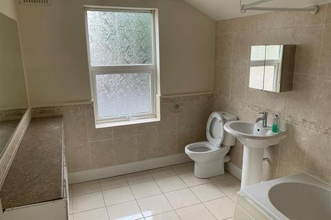 5 bedroom semi-detached house to rent, Raddlebarn Road, Selly Oak, Birmingham