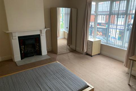 5 bedroom semi-detached house to rent, Raddlebarn Road, Selly Oak, Birmingham