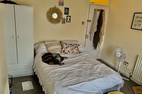 4 bedroom terraced house to rent, Exeter Road, Selly Oak, Birmingham
