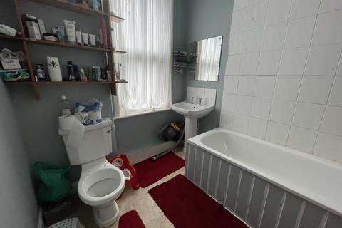 2 bedroom terraced house for sale, Ashton View, Leeds, West Yorkshire, LS8