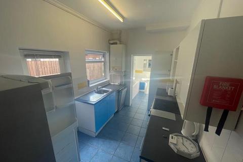5 bedroom semi-detached house to rent, Dawlish Road, Birmingham