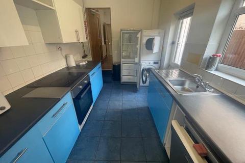 5 bedroom semi-detached house to rent, Dawlish Road, Birmingham