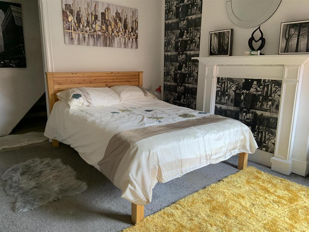 Bed1.JPG