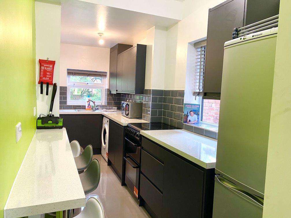 65 GR Kitchen. Picture 1.jpeg