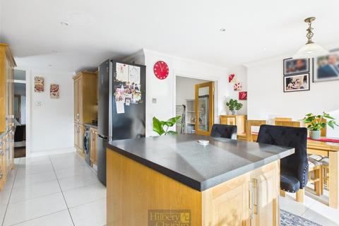 4 bedroom semi-detached house for sale, Dedham Close, Billericay, Essex, CM11