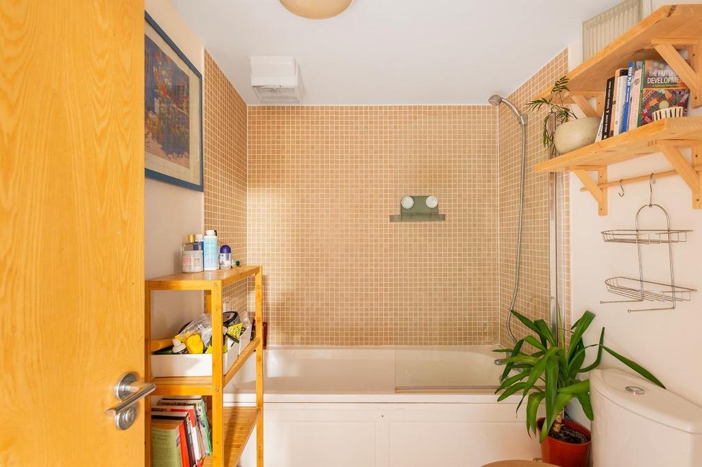 0 T9 OWSG - Bathroom B.jpg