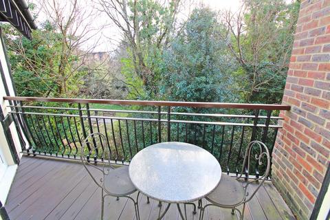3 bedroom flat for sale, Wickham Road, Beckenham, BR3