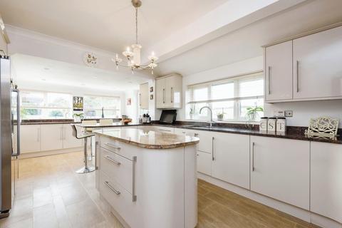 7 bedroom detached bungalow for sale, Forge Lane, Sutton, CT15