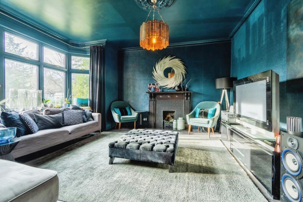 Living room, fireplace