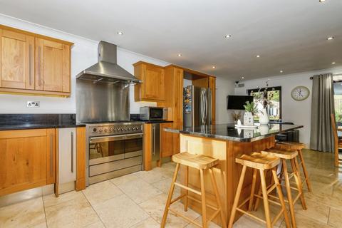 4 bedroom detached house for sale, Scholes Lane, Cleckheaton, BD19