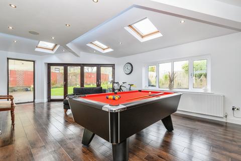 4 bedroom detached house for sale, Scholes Lane, Cleckheaton, BD19