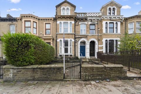 Ashgrove, Bradford, BD7
